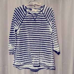 Vintage looking 3/4 length sleeve striped shirt. Navy and grey stripes